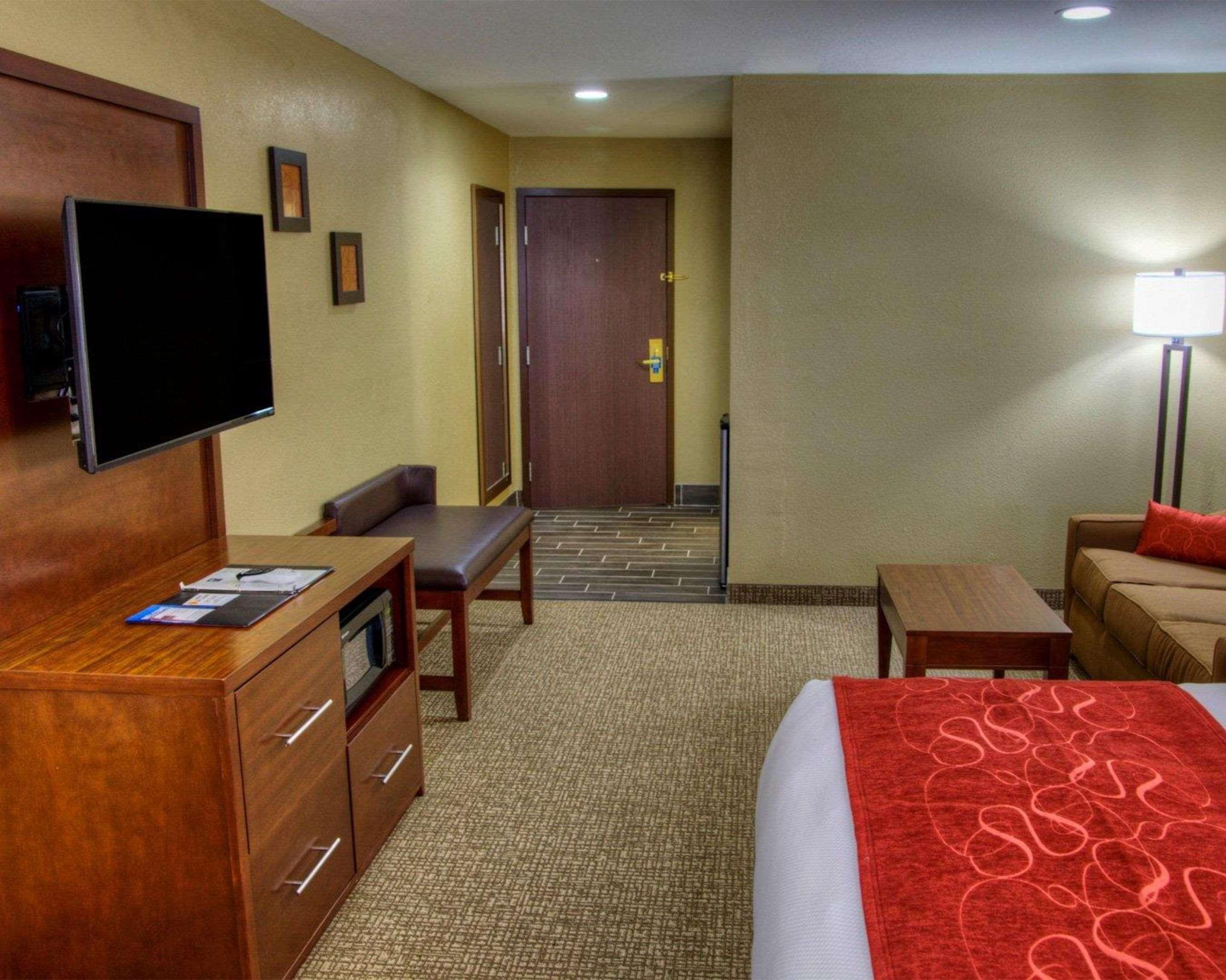 Comfort Suites Plymouth Near Us-30 Exterior foto